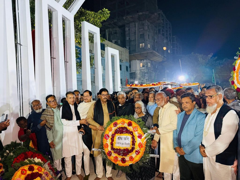 প্রথম প্রহরে যশোরে ভাষা শহীদদের প্রতি শ্রদ্ধার ঢল
