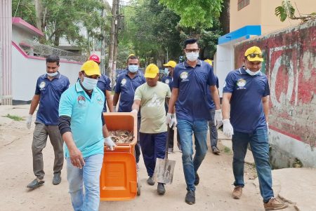 তারেক রহমানের নির্দেশনায় যশোর পৌরসভায় পরিচ্ছন্নতা অভিযানে স্বেচ্ছাসেবক দল।