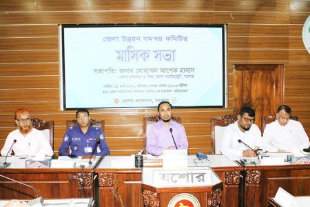 জনভোগান্তি কমাতে যশোরে ‘এক ছাদের নিচে’ সরকারি সেবা