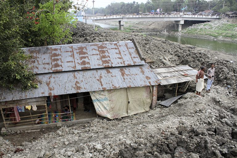চিত্রা খননের মাটি সরেনি, মহাদুর্ভোগে নদীপাড়ের মানুষ