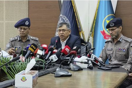 চাঁদাবাজ ও অস্ত্রধারী সন্ত্রাসীদের তালিকা করে শিগগিরই দেশব্যাপী অভিযান