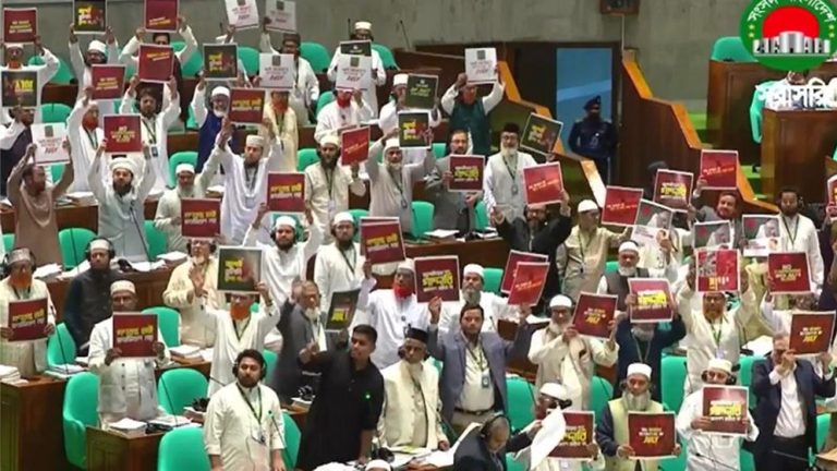 সংসদে রাষ্ট্রপতির ভাষণের সময় বিরোধী দলের হট্টগোল, ওয়াকআউট