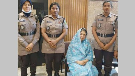 সাবেক স্পিকার শিরীন শারমিন আটক সাবেক স্পিকার শিরীন শারমিন আটক