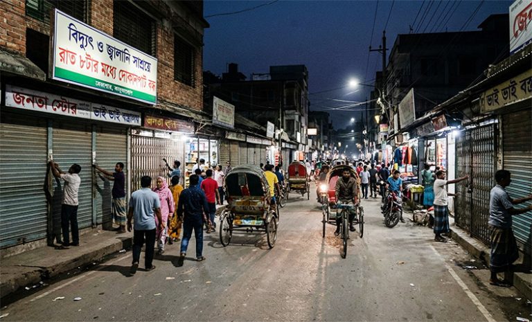 বিদ্যুৎ সাশ্রয় : সারাদেশে রাত ৮টার মধ্যে সব দোকান-শপিংমল বন্ধের সিদ্ধান্ত
