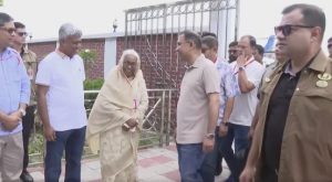 প্রধানমন্ত্রী তারেক রহমান আজ সোমবার সকালে যশোর পৌঁছেছেন। যশোর বিমানবন্দরে অবতরণের পর তিনি সরাসরি শার্শা উপজেলার উলাশীর উদ্দেশ্যে রওনা দেন। বিমানবন্দরে তাকে অভ্যর্থনা জানান বিএনপির ভাইস চেয়ারম্যান অধ্যাপক নার্গিস বেগম, জ্বালানি প্রতিমন্ত্রী অনিন্দ্য ইসলাম অমিত, সংসদ সদস্য মাওলানা আজীজুর রহমানসহ দলের স্থানীয় নেতৃবৃন্দ।