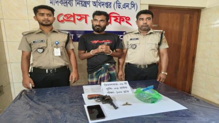 বিরামপুরে পিস্তল-গুলিসহ যুবদল নেতা আটক