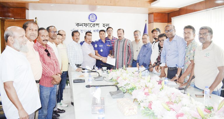 ‘ব্ল্যাকমেইলার চক্র’ দমনে পুলিশের দ্বারস্থ যশোরের সাংবাদিকরা