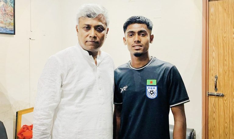 জিমের পাশে প্রতিমন্ত্রী অমিত, ফিরতে চান সবুজ মাঠে জিমের পাশে প্রতিমন্ত্রী অমিত, ফিরতে চান সবুজ মাঠে