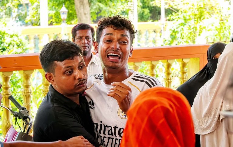 ঝিনাইদহে কয়েক ঘণ্টায় সড়ক, বিদ্যুৎ ও রেল দুর্ঘটনায় স্বামী-স্ত্রীসহ ৫ জনের মৃত্যু ঝিনাইদহে কয়েক ঘণ্টায় সড়ক, বিদ্যুৎ ও রেল দুর্ঘটনায় স্বামী-স্ত্রীসহ ৫ জনের মৃত্যু