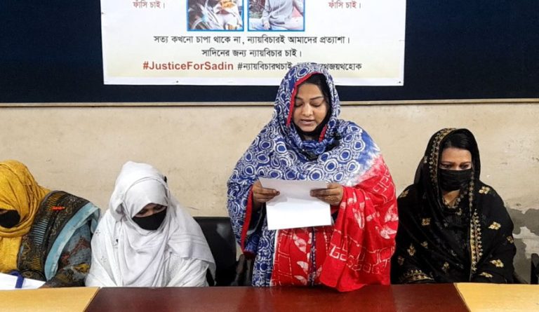 ছেলে হত্যার বিচার চান অসহায় মা ছেলে হত্যার বিচার চান অসহায় মা