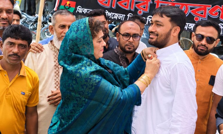 ঝিকরগাছার অঘোষিত যুবরাজ ‘ভাবির দেবর’ ঝিকরগাছার অঘোষিত যুবরাজ ‘ভাবির দেবর’